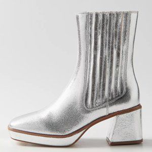 Urban Outfitter UO Ava Metallic Boot Size 7